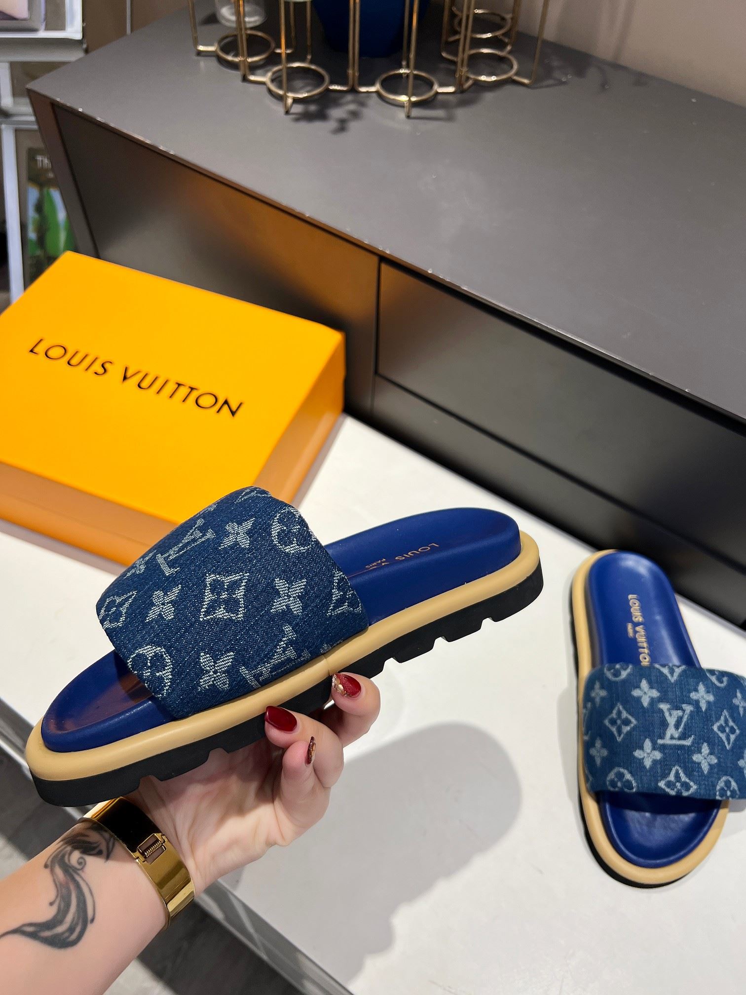 Louis Vuitton Slippers